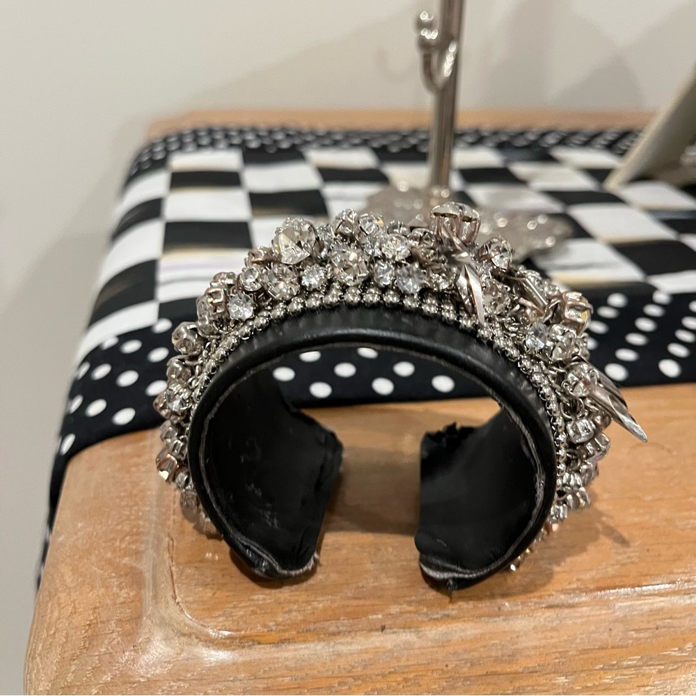 Elegant Silver and Black Women's Bracelet Cuff - Picture 5 of 5